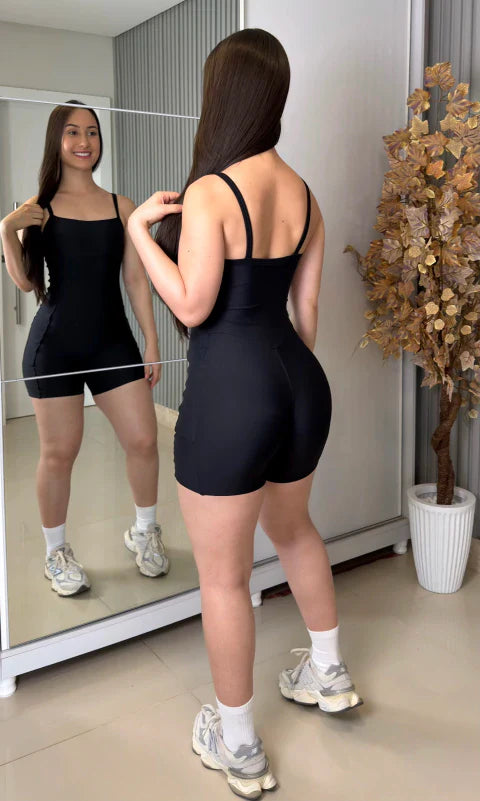 Macaquinho sem empina com bolsos laterais